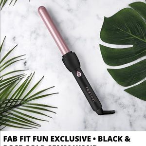 FoxyBae - 25mm curling want. NWOT